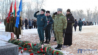В 80-ю годовщину освобождения Наровлянщины от немецко-фашистских захватчиков священнослужитель принял участие в митинге-реквиеме