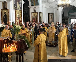 В праздник святых апостолов Петра и Павла правящий архиерей совершил Литургию в кафедральном соборе г. Мозыря