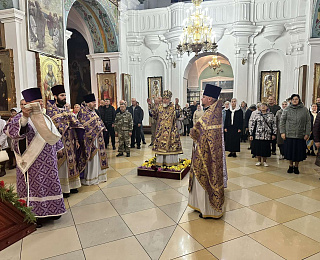 Служение правящего архиерея в праздник Воздвижения Честного и Животворящего Креста Господня