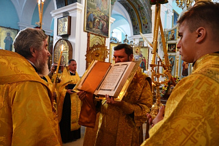 Архиерейское Богослужение в канун Недели 5-й по Пятидесятнице и дня памяти первоверховных апостолов Петра и Павла