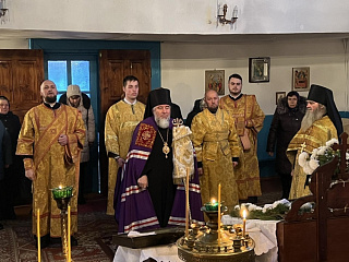 В Неделю 24-ю по Пятидесятнице епископ Леонид возглавил Литургию в Успенском храме деревни Кошевичи Петриковского района