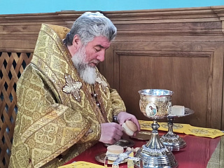 Архиерейское Богослужение в праздник Положения честной ризы Пресвятой Богородицы во Влахерне