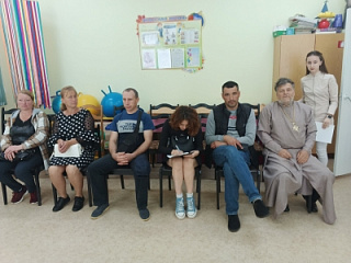 Священнослужитель принял участие в родительском собрании в Брагинском районном ЦКРОиР