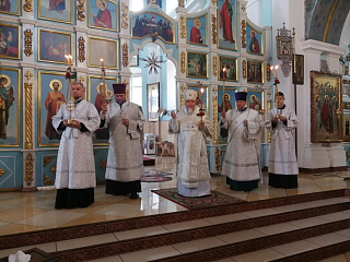 В канун праздника Преображения Господня епископ Леонид совершил Всенощное бдение в кафедральном соборе г. Мозыря