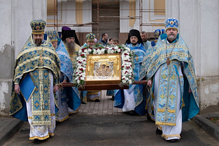 В праздник Похвалы Пресвятой Богородицы епископ Леонид возглавил Крестный ход и Божественную литургию в Юровичах