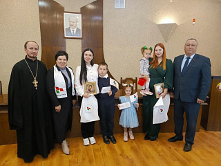 Священнослужитель принял участие в награждении победителей творческих конкурсов для детей и молодёжи