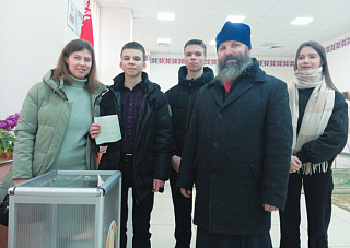 В Брагине священнослужитель досрочно проголосовал на выборах Президента Республики Беларусь