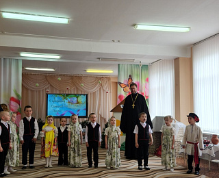 Протоиерей Георгий Пиголь посетил пасхальный утренник в детском саду №1 г. Ельска