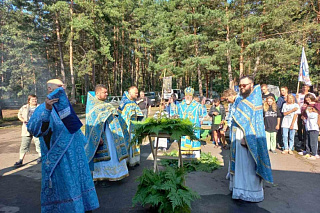 Правящий архиерей совершил Литургию для воспитанников детского летнего палаточного лагеря «Горлица»