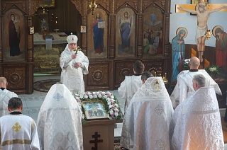 В праздник Вознесения Господня правящий архиерей совершил Литургию в Вознесенском храме г. Петрикова
