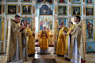 Архиерейское Богослужение в день памяти святых Царственных страстотерпцев и страстотерпца праведного Евгения врача