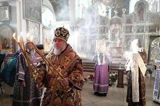 Служение правящего архиерея в праздник Воздвижения Честного и Животворящего Креста Господня