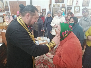 В храме иконы Божией Матери "Всех скорбящих Радость" г. Мозыря поздравили прихожан-именинников месяца