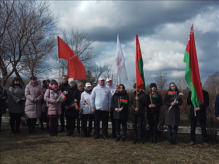 В д. Жуки Ельского района с участием священнослужителя прошёл траурный митинг-реквием ко Дню памяти Хатынской трагедии